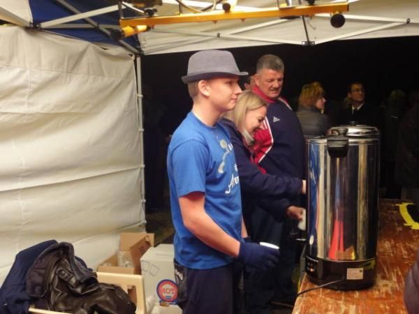 Punschausschank Gemeindehausplatz  Punschausschank Gemeindehausplatz